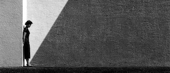 noia,tristezza e depressione-Fan-Ho-Approaching-Shadow